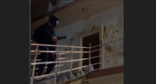 Нападение на синагогу в Ереване. Стоп-кадр видео, опубликованного в Telegram-канала Asala young 06.10.23,https://t.me/ASALA_Young/3