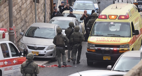 Полиция и солдаты в Израиле после нападения боевиков. Стоп-кадр видео BBC, https://www.youtube.com/watch?v=Jw39MoD9de