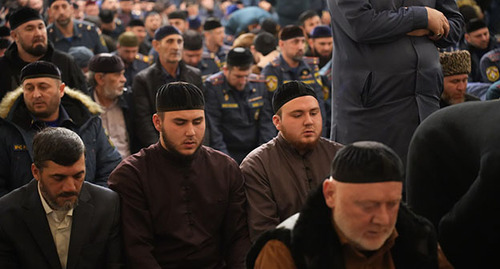 В мечетях Чечни прошли коллективные чтения молитв за мусульман Палестины. 17 октября 2023 г. Фото: https://chechnyatoday.com/news/369498