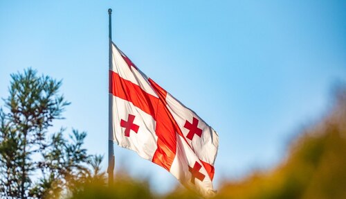 Флаг Грузии. Фото: https://sova.news/2021/01/14/flag-gruzii-odin-iz-drevnejshih/