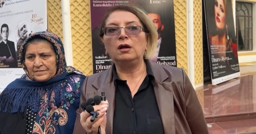 Мать и супруга Аваза Зейналлы на пикете в Баку. Кадр видео Azad Media TV https://www.youtube.com/watch?v=N1bwK9-qiGk