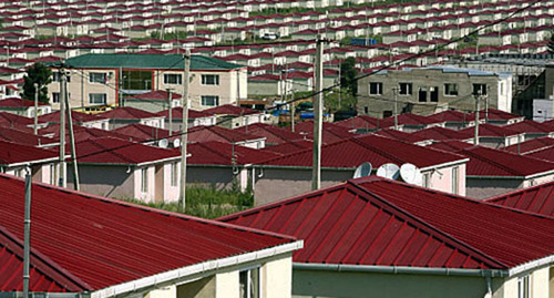 Грузия, дома для беженцев, построенные после августовской войны 2008 года. Фото с сайта http://perevodika.ru