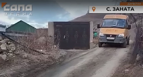 Школьный автобус в Занате. Кадр из видео https://vk.com/wall-108870974_772632