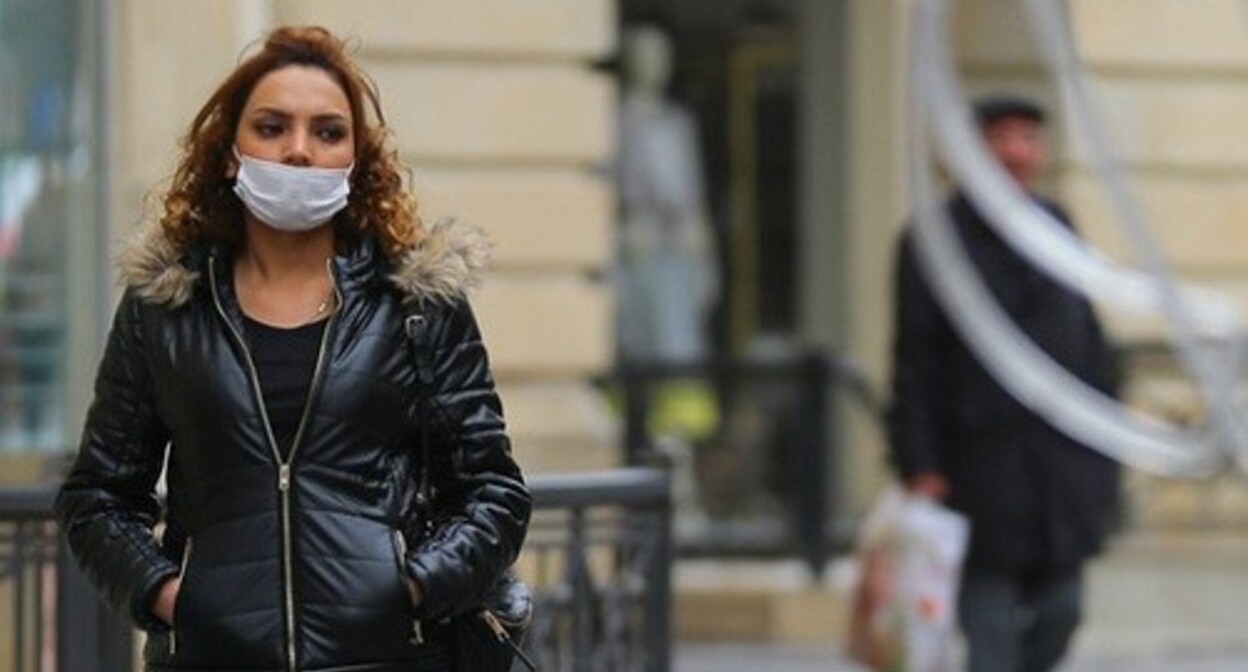 Прохожие в Баку. Фото Азиза Каримова для "Кавказского узла"