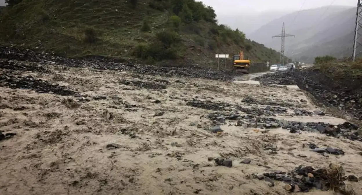 Камнепад на дороге к поселку Местия. Фото: пресс-служба Аппарата государственного представителя губернатора Сванетии