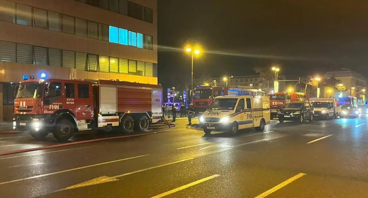 Пожар в перинатальном центре в Баку. Фото : Fövqəladə Hallar Nazirliyi/Telegram