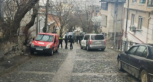 Православные и полиция окружили дом Перадзе после видео с иконой. 10 января 2024 г. Скриншот видео https://t.me/Tbilisi_life/22484
