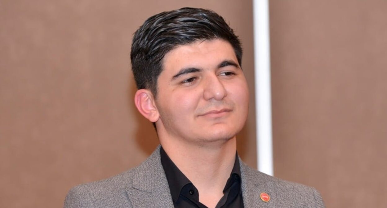 Ахмед Мамедли. Фото: https://www.meydan.tv/ru/article/grazhdanskij-aktivist-arestovan-posle-posta-s-kritikoj-prezidenta-strany/