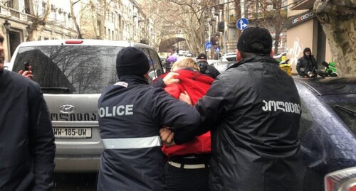 Сотрудники полиции во время выселения людей из дома на улице Кекелидзе. 23 января 2024 г. Фото Paper Kartuli, https://t.me/paperkartuli/9649
