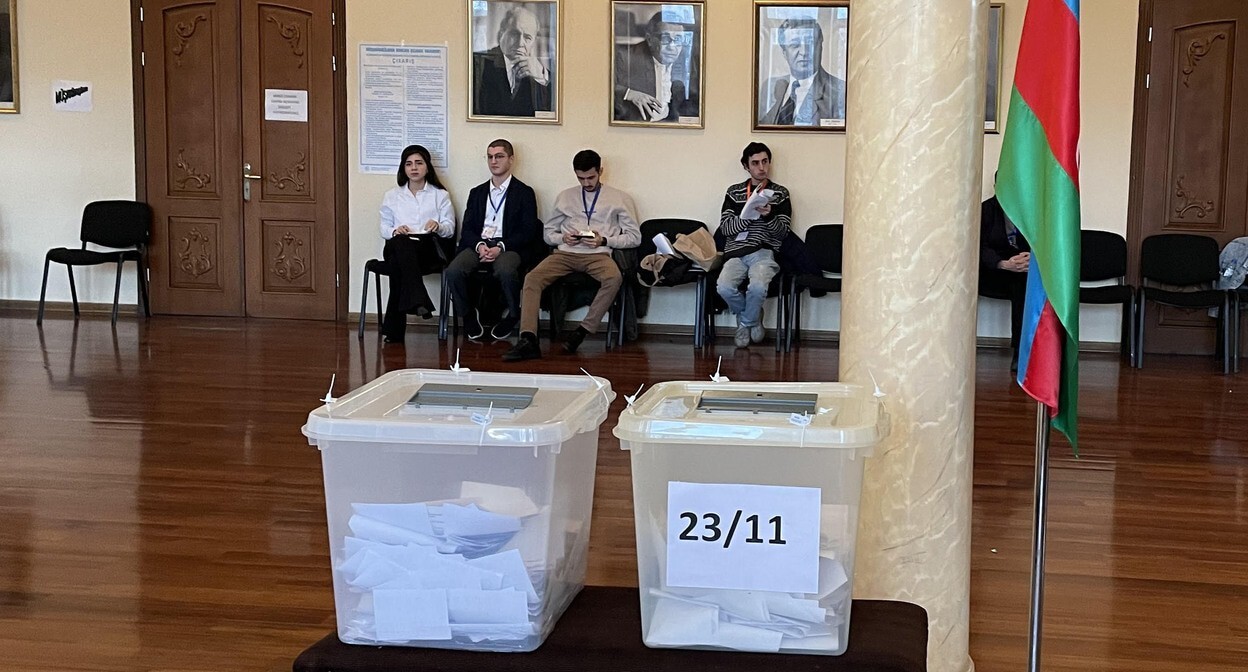 На избирательном участке. Баку, 7 февраля 2024 г. Фото Фаика Меджида для "Кавказского узла".