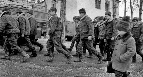 Азербайджанские солдаты во время войны, 1992—1993 годы. Фото: Ilgar Jafarov https://ru.wikipedia.org/