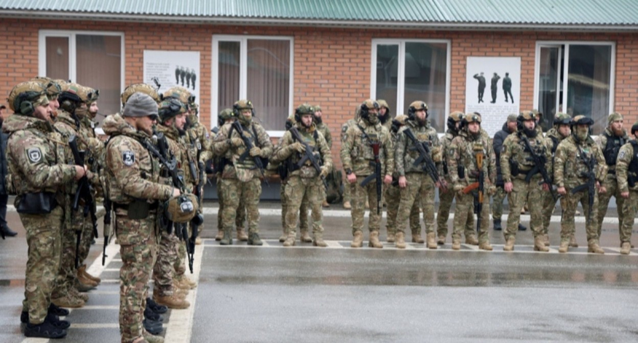 Чеченские полицейские перед отправкой в зону военной операции. Фото: пресс-служба МВД по Чечне https://95.мвд.рф/news/item/47564648