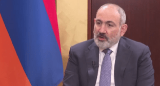 Никол Пашинян дает интервью France24. Стоп-кадр из YouTube-канала правительства Армении от 23.02.24, https://www.youtube.com/watch?v=pL50wS_Cptg&t=235s