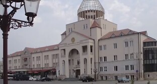 Бакинские аналитики поспорили о причинах сноса здания парламента Нагорного Карабаха