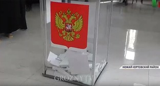 Урна для голосования на одном из избирательных участков Ножай-Юртовского района Чечни. Кадр из видео https://vk.com/wall-42535075_125732