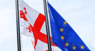 Флаги Грузии и ЕС. Фото "Аджара ТВ" https://www.ajaratv.ge/article/57863