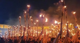 Активисты в Ереване провели факельное шествие в память о жертвах геноцида