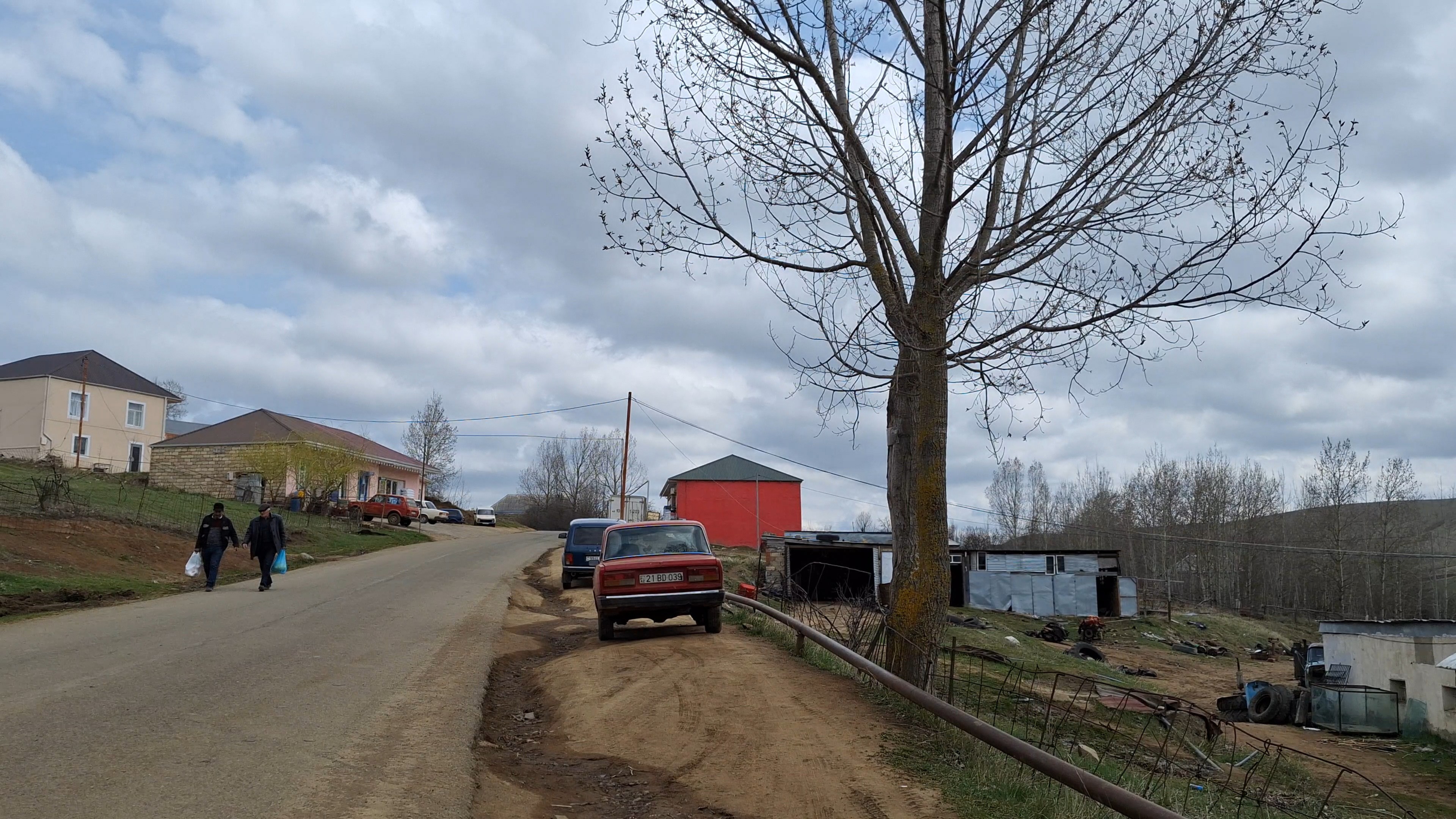 Жители окрестных сел не могут вести хозяйство на соей территории из-за неблагоприятного географического расположения. Фото: Фатима Мовламлы/JAMnews Жители окрестных сел не могут вести хозяйство на соей территории из-за неблагоприятного географического расположения. Фото: Фатима Мовламлы/JAMnews