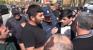 Жители Армавира заблокировали трассу в Ереван