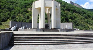День народного возрождения отмечен в Карачаево-Черкесии памятными мероприятиями