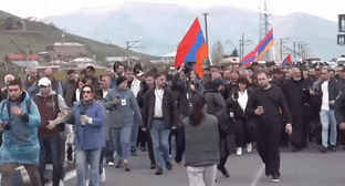 Участники шествия из Киранца в Ереван. Кадр прямой трансляции LaMedia www.youtube.com/watch?v=wJdd51ZCFTo
