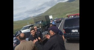 Противники делимитации границы перекрыли трассу Спитак - Ереван