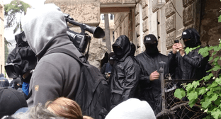 Сотрудники правоохранительных оранов во время акции протеста. Тбилиси, 15 мая 2024 г. Фото Инны Кукуджановой для "Кавказского узла"