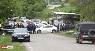 Полицейские на въезде в село Киранц. 19 мая 2024 года. Кадр видео News.am https://www.youtube.com/watch?v=90H58kB6vPg