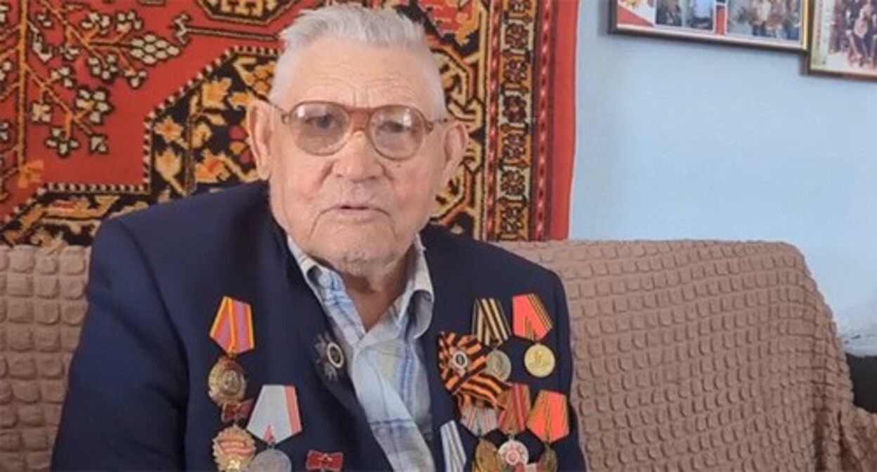 Ветеран ВОВ Александр Илларионов. Стоп-кадр видео из сообщества "ВКонтакте" Типичная Астрахань" от 03.05.24, https://vk.com/wall-37473293_1875091
