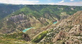 Сулакский каньон. Фото: Medzhidov. https://ru.wikipedia.org