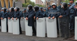 Сотрудники полиции в Ереване. Май 2024 г. Фото Тиграна Петросяна для "Кавказского узла"