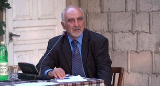 Паруйр Айрикян. Фото: Konstantin Stalinsky. https://ru.wikipedia.org