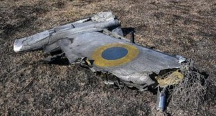 Обломок беспилотника. Фото: пресс-служба администрации Волжского
 