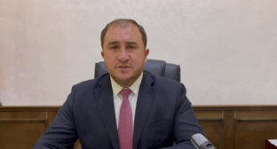 Усман Аушев. Стоп-кадр видео администрации Магаса от 27.12.22, https://t.me/magas_capital/1068