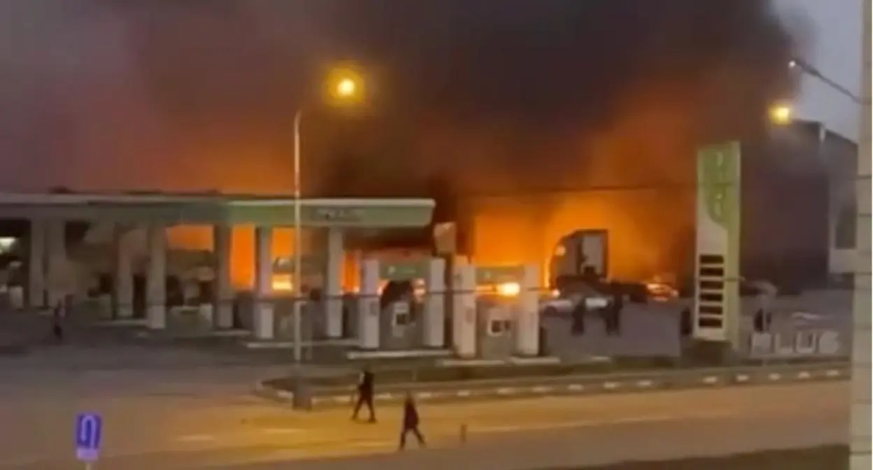 Взрыв на АЗС, расположенной на трассе около поселка Новый Хушет. 27 сентября 2024 г. Фото: 112 / T.me