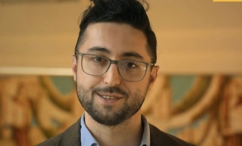 Игбал Абилов. Скриншот https://www.youtube.com/watch?v=tgK8aBXRZ5M
