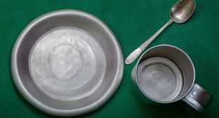 Посуда из колонии. Иллюстрация создана с помощью программы Copilot