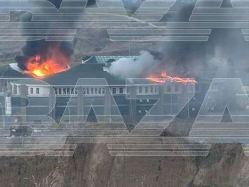 Атака беспилотника на здание  на территории Российского университета спецназа в Гудермесе. 29 октября 2024 г. Фото: Телеграм канал "Baza"