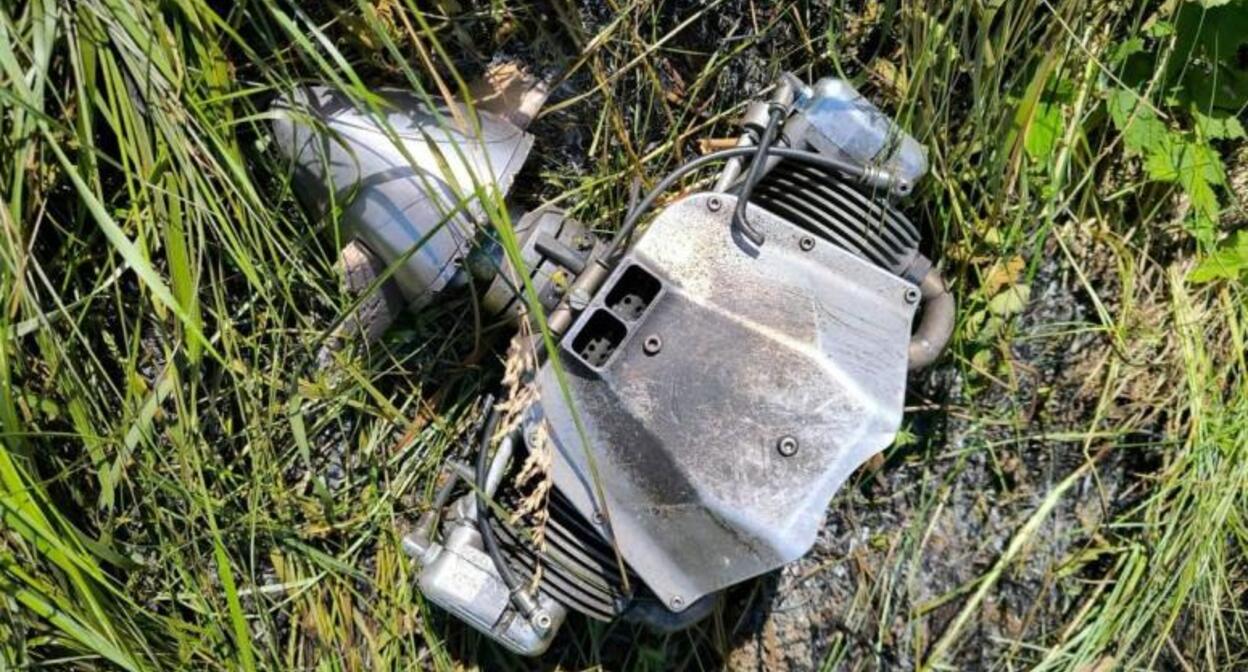 Обломки дрона. Фото: https://www.yugopolis.ru/v-adygee-pod-krasnodarom-upal-dron-172620/