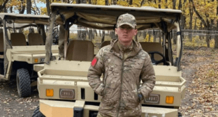 Андрей Овчинников. Скриншот фото из Telegram-канала администрации Володарского района от 30.03.25, https://t.me/regionvol/9399.