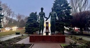 Памятник "Клятва юности" в Таганроге. Фото: https://www.panram.ru/news/society/v-taganroge-vandaly-oskvernili-pamyatnik-klyatva-yunosti-srazu-posle-restavratsii/