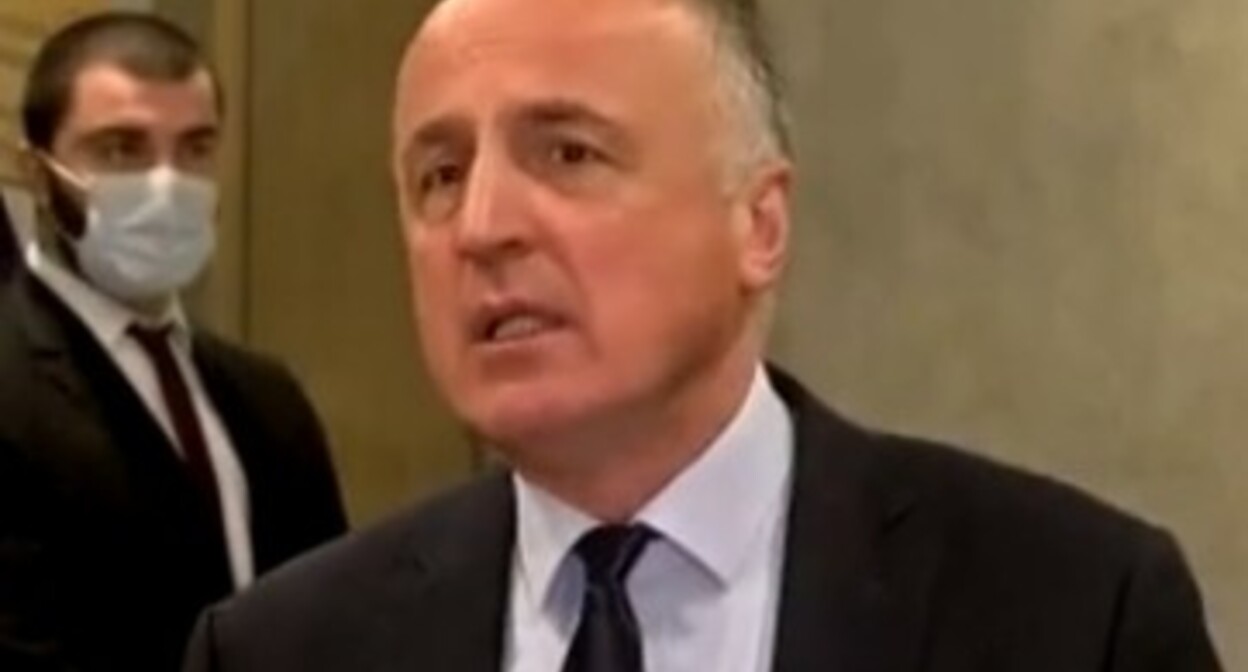 Бадри Джапаридзе. Стоп-кадр видеосюжета Palitra TV