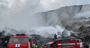 Возгорание на мусорном полигоне в Новороссийске. Скриншот фото из Telegram-канала администрации города от 29.03.25, https://t.me/nvrskadm/34649.