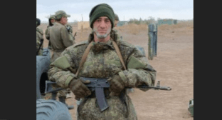 Артем Арутюнов. Скриншот фото из Telegram-канала Кировского округа от 06.04.25, https://t.me/akgo_18/14656.