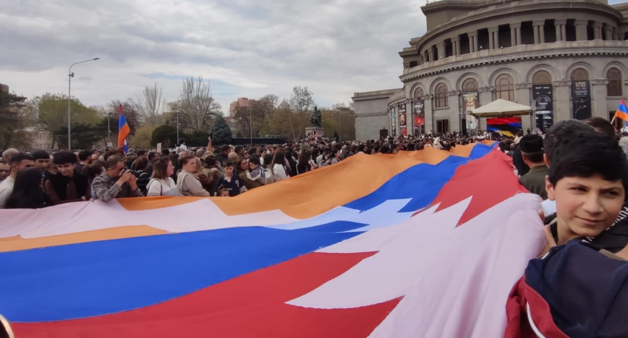 Митинг карабахских беженцев в Ереване, 29 марта 2025 года. Фото Алвард Григорян для "Кавказского узла". Митинг карабахских беженцев в Ереване, 29 марта 2025 года. Фото Алвард Григорян для "Кавказского узла".