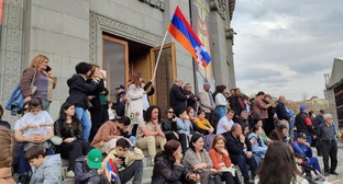 Участники митинга беженцев под влагом Нагорного Карабаха. Фото Алвард Григорян для "Кавказского узла". 