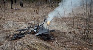 Обломки БПЛА. Иллюстрация создана "Кавказским узлом" с помощью ИИ в программе Photoshop
