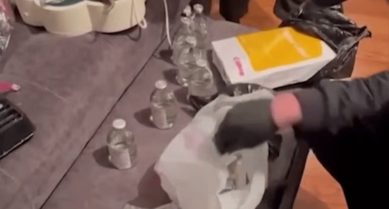 Силовики отчитались об изъятых в Хасавюрте компонентах взрывного устройства. Стоп-кадр видео РГВК "Дагестан" от 02.05.25, https://t.me/RGVKDAGESTAN/37719.