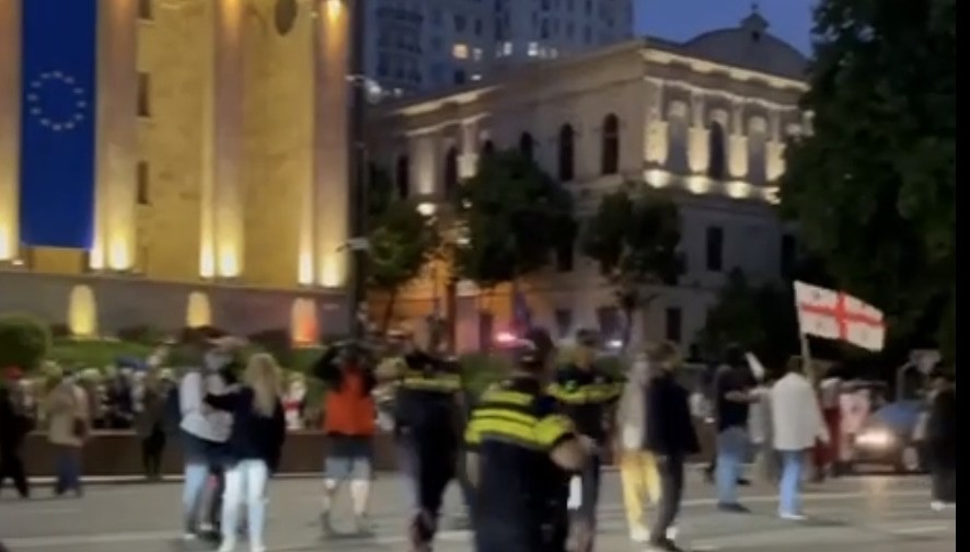 Перекрытый проспект Руставели, 23 мая 2025 года. Кадр видео Lorena Beria / Tbilisi life