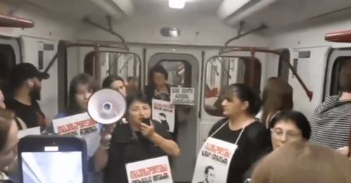 Акция в метро. Стоп-кадр видео Tbilisi Life от 31.05.25, https://t.me/Tbilisi_life/39961.